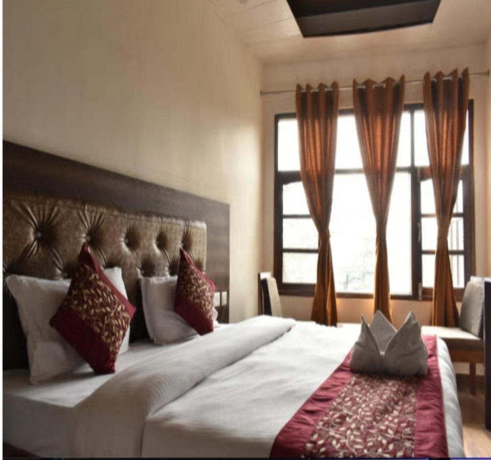 Mountain Zest-Simla Royale Near Mall Road-Free Pickup From Railway Station Simla Luaran gambar